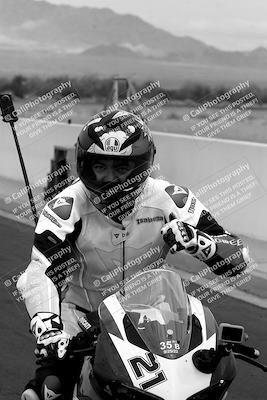 media/Mar-20-2023-Moto Forza (Mon) [[d0bbc59e78]]/Around the Pits/